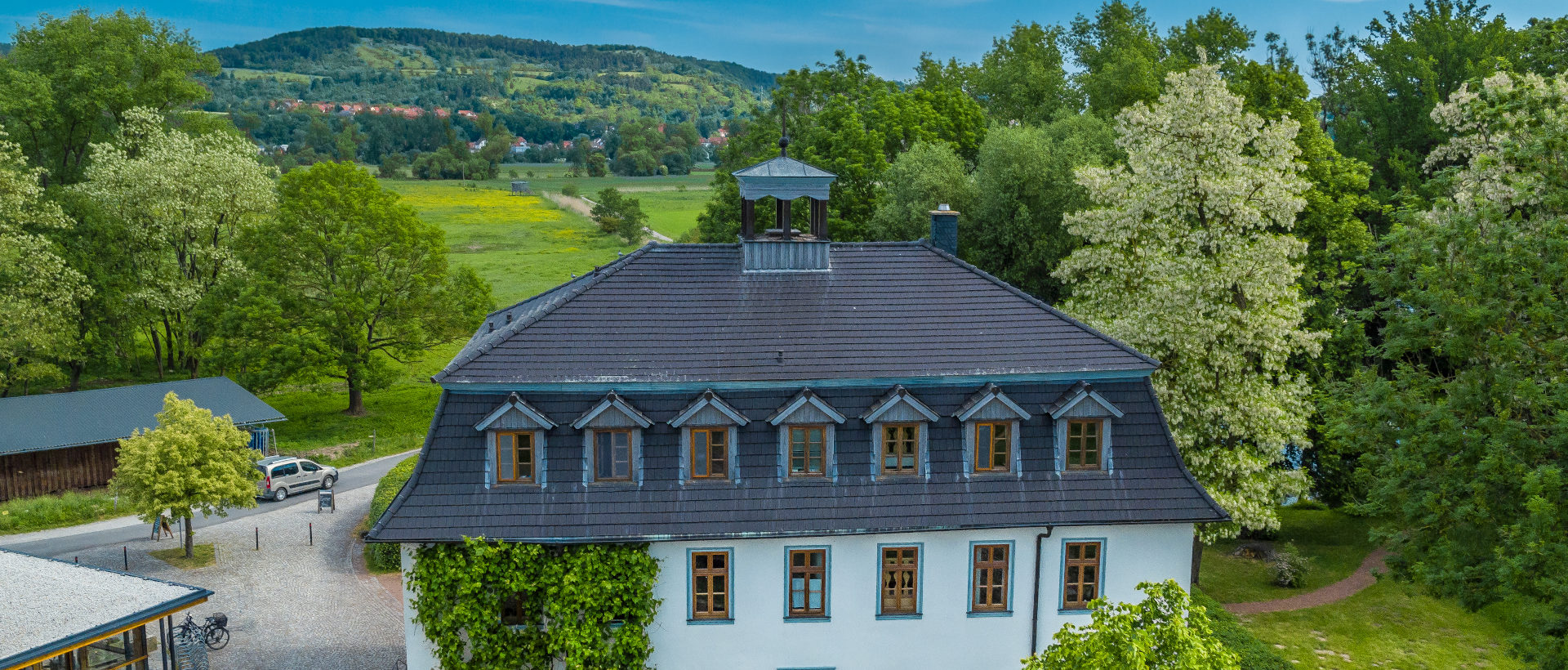 Drohnenaufnahme Gutshaus mittig